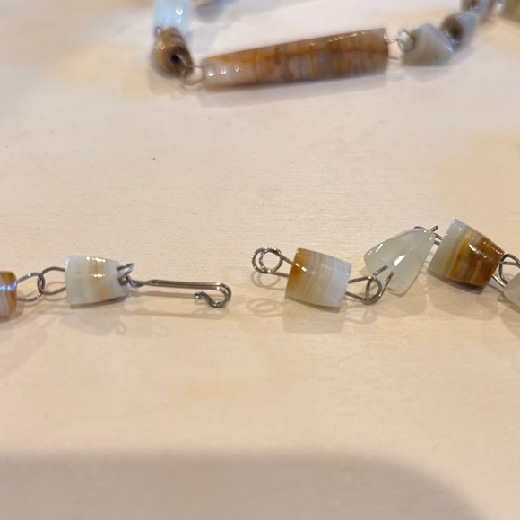 Elegant Agate Pendant Necklace - Picture 6 of 8